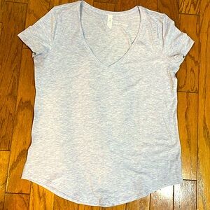 Lululemon Beautiful Lilac/Blue Love V-Neck T-Shirt Size 8 Never Worn